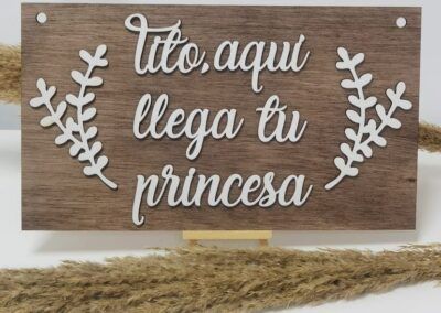 Cartel "Tito aqui llega tu Princesa". motivo 1