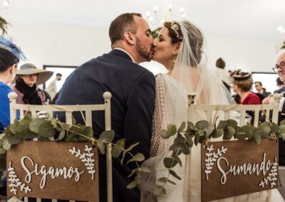 Cartel sillas nupciales boda sigamos sumando