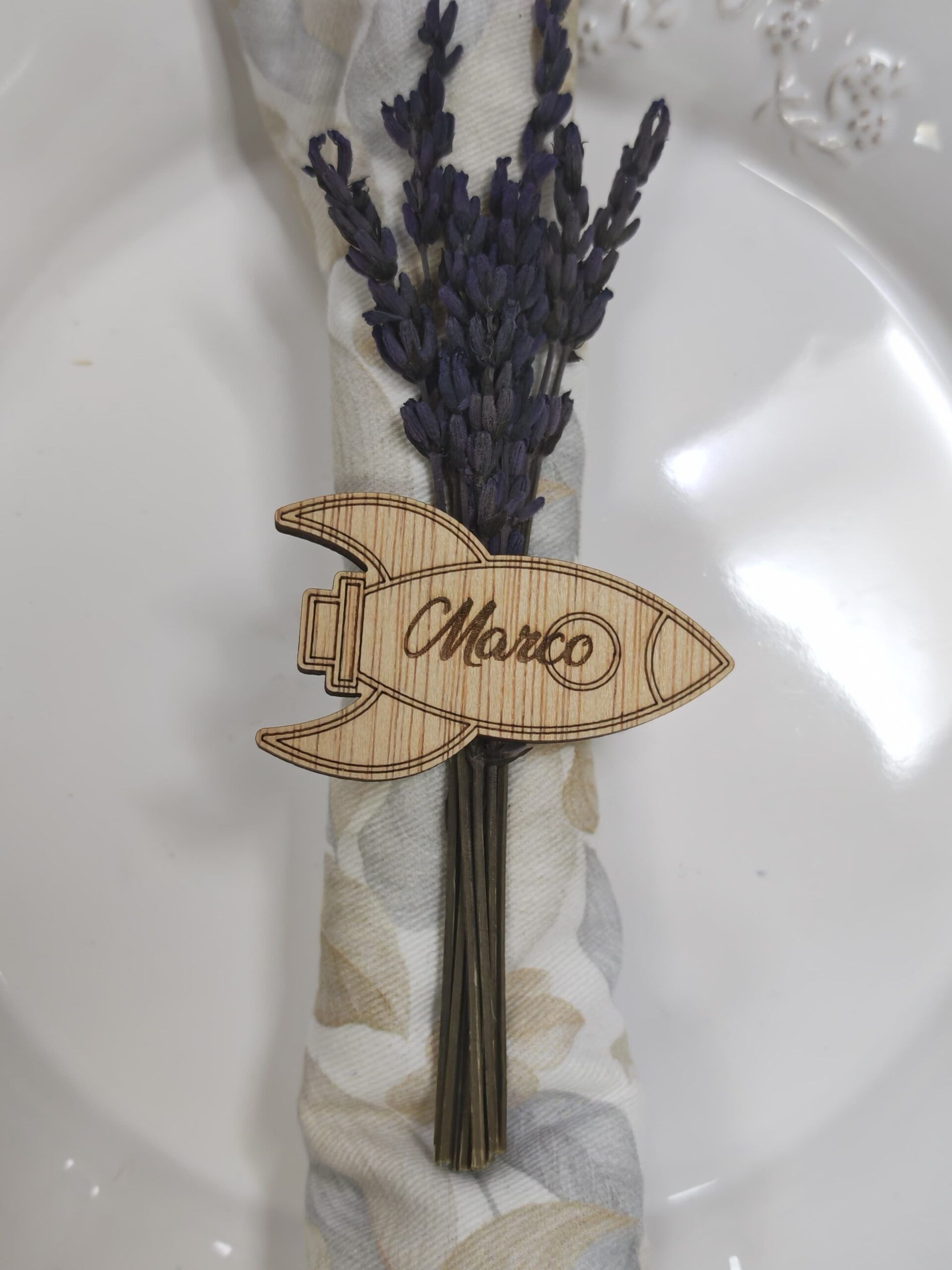 REGALOS BODA PARA INVITADOS MARCASITIOS MADERA POCAHONTAS PELICULA DISNEY HOJA