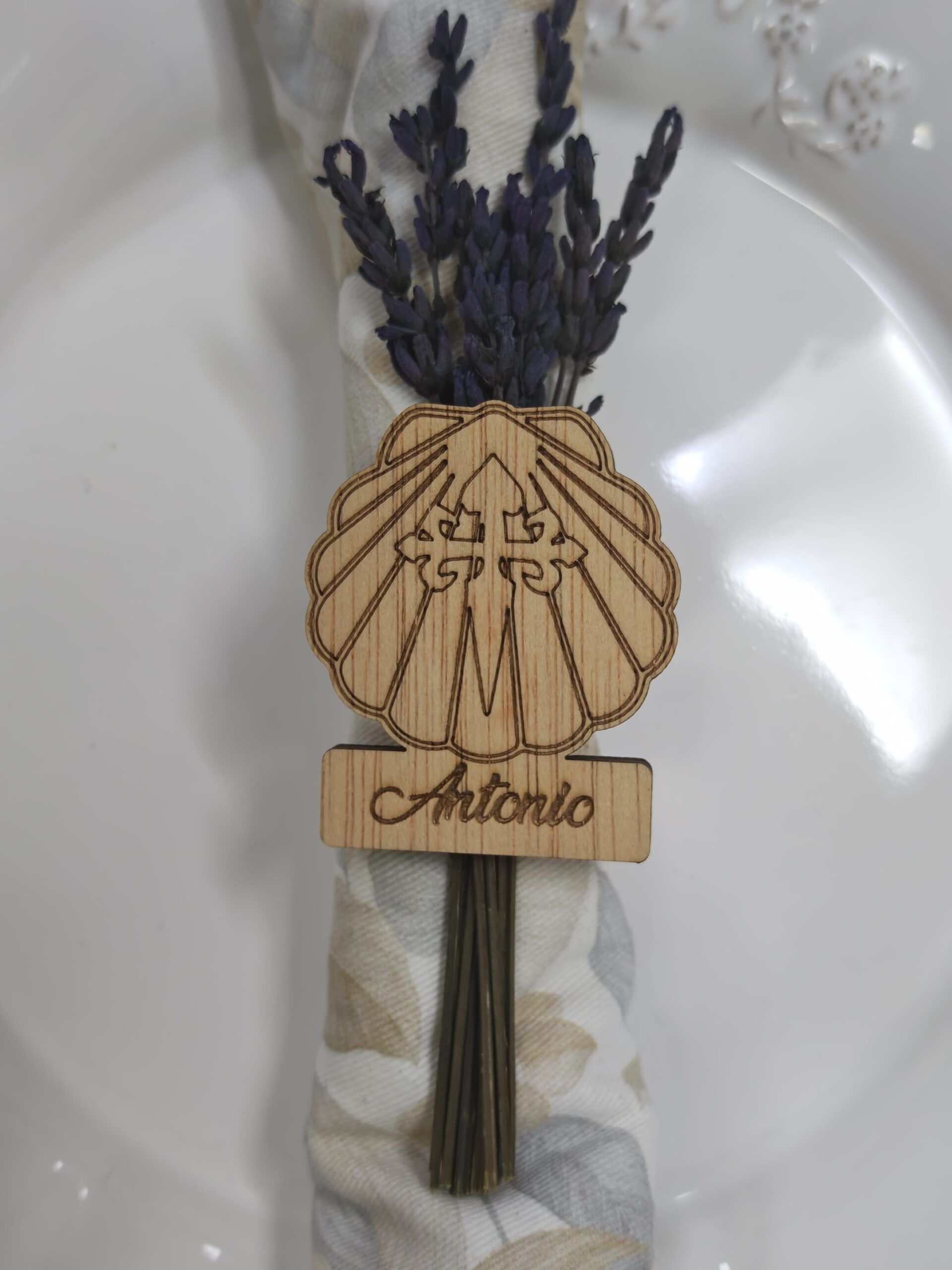 REGALOS BODA PARA INVITADOS MARCASITIOS MADERA POCAHONTAS PELICULA DISNEY HOJA