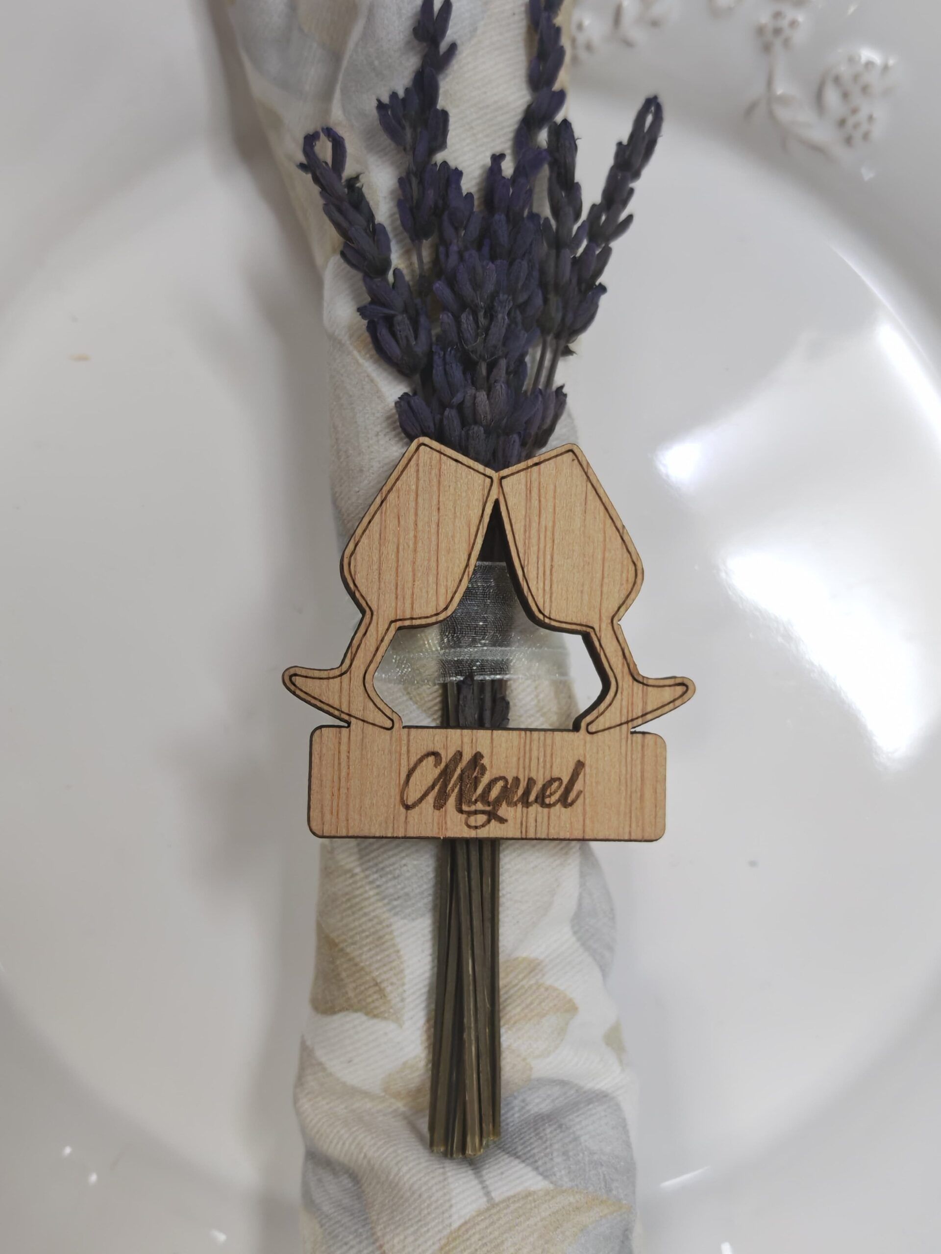 REGALOS BODA PARA INVITADOS MARCASITIOS MADERA POCAHONTAS PELICULA DISNEY HOJA