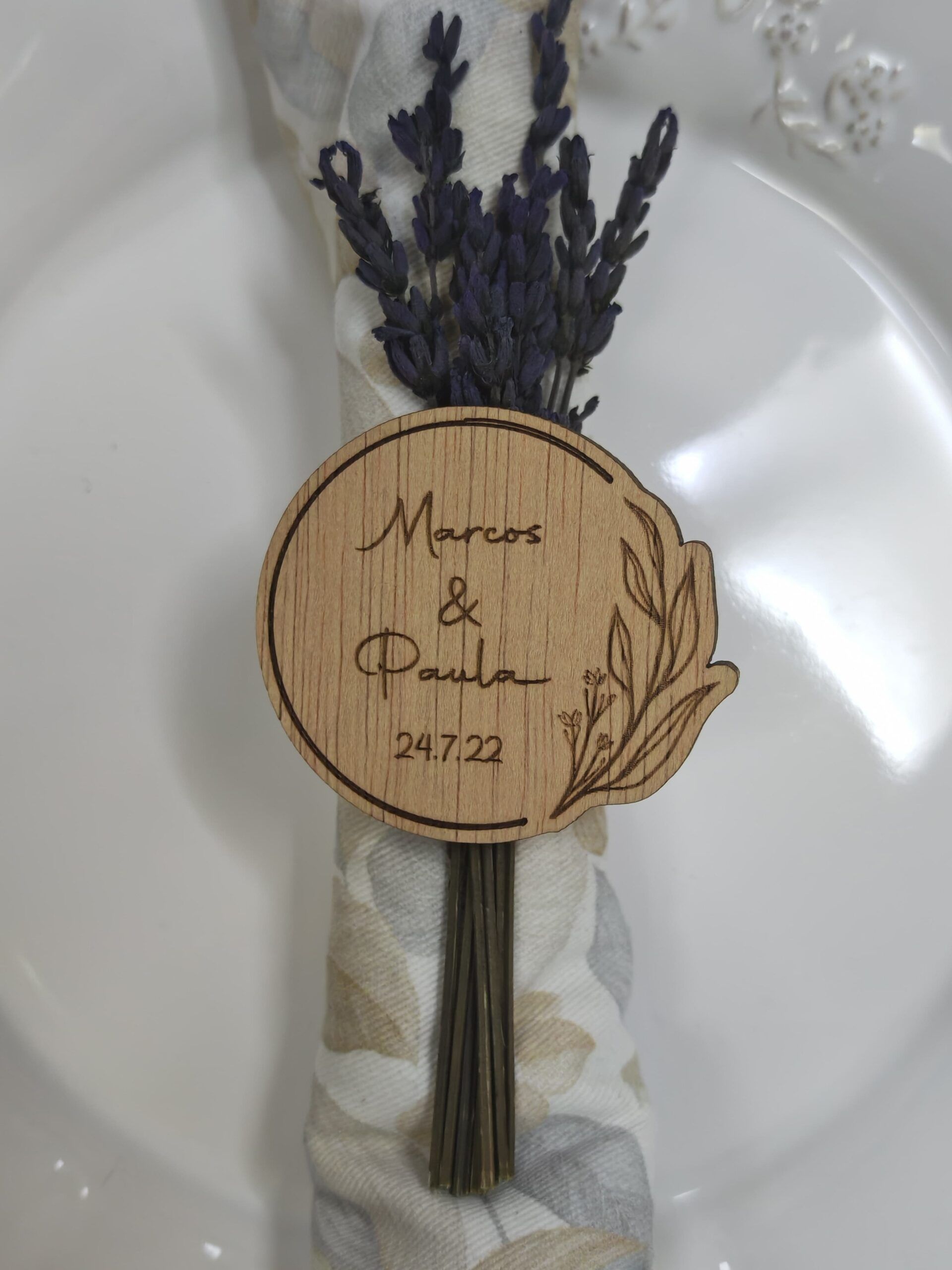 REGALOS BODA PARA INVITADOS MARCASITIOS MADERA REY LEON SIMBA PELICULA DISNEY FANTASIA
