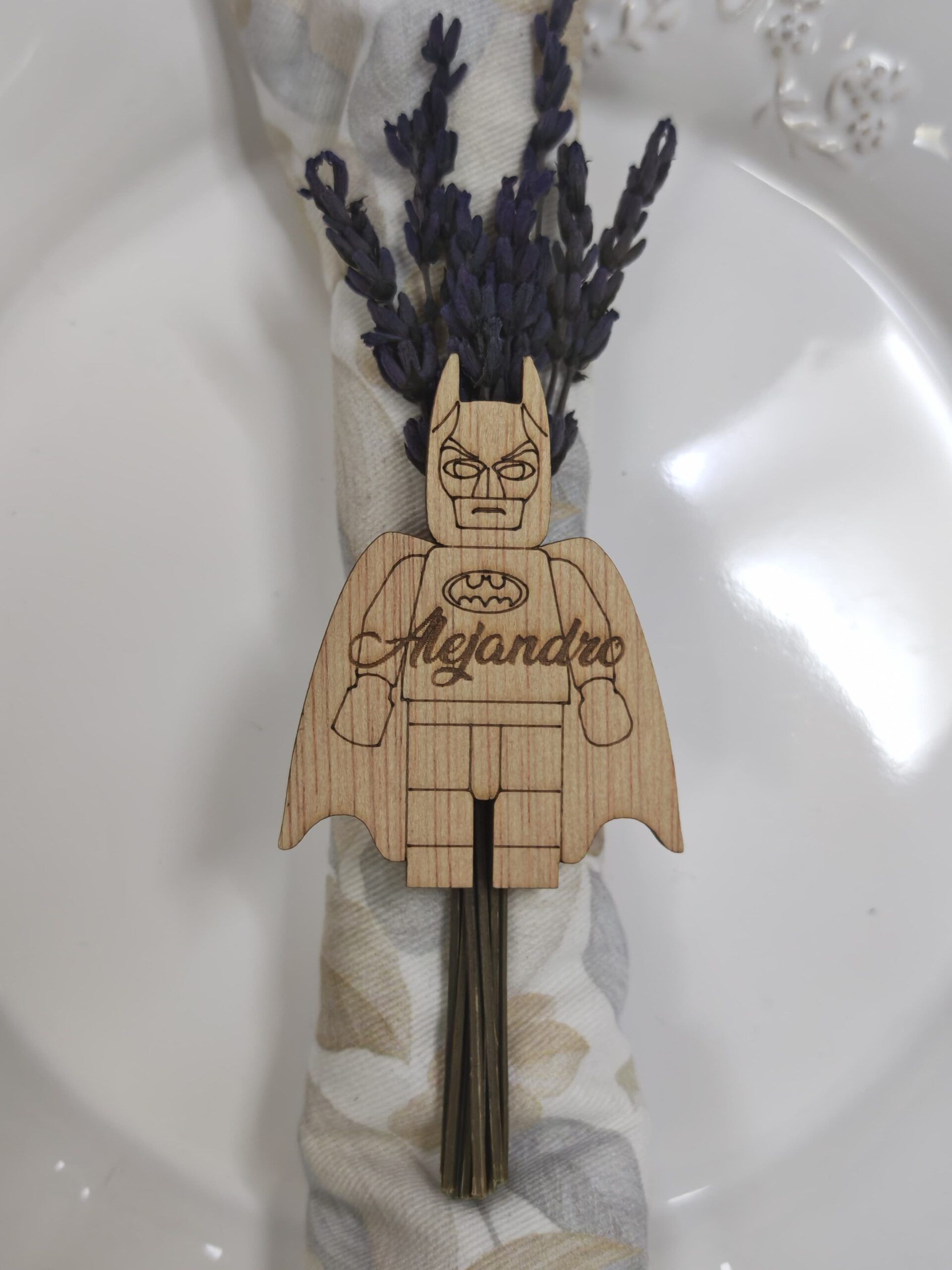 REGALOS BODA PARA INVITADOS MARCASITIOS MADERA LEGO BATMAN PELICULA MUÑECO MARCASITIOS MADERA LEGO BATMAN PELICULA MUÑECO