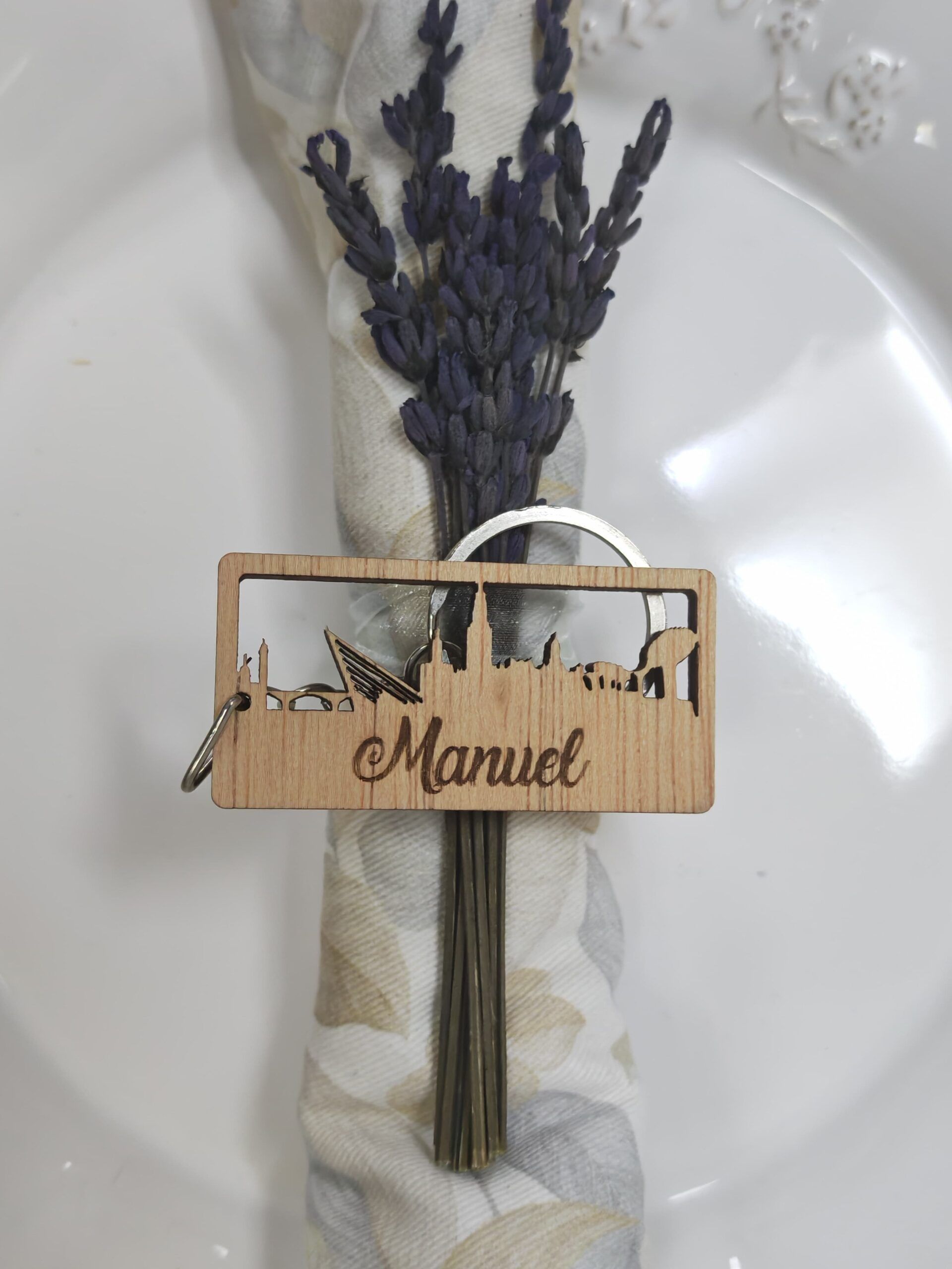 REGALOS BODA PARA INVITADOS MARCASITIOS MADERA LLAVERO SKY LINE SEVILLA MONUMENTO