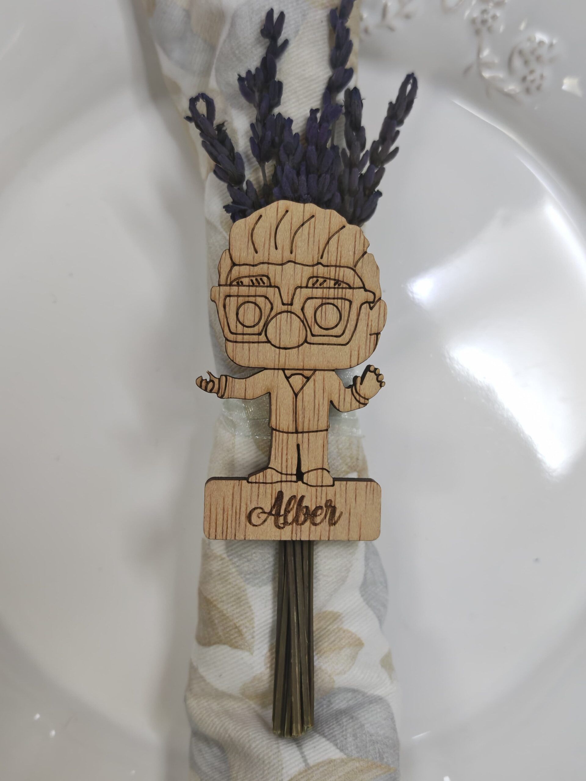 REGALOS BODA PARA INVITADOS MARCASITIOS MADERA MUÑECO CARL UP PELICULA DISNEY FANTASIA AMOR MARCASITIOS MADERA MUÑECO CARL UP PELICULA DISNEY FANTASIA AMOR