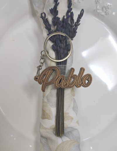 REGALOS BODA PARA INVITADOS MARCASITIOS MADERA NOMBRE LLAVERO