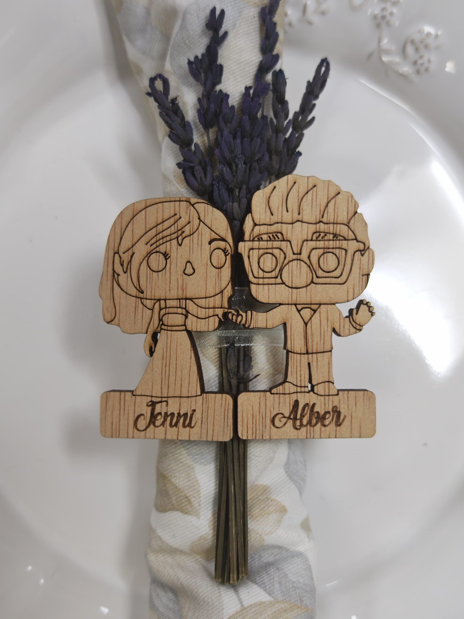 REGALOS BODA PARA INVITADOS MARCASITIOS MADERA PAREJA UP PELICULA DISNEY AMOR MARCASITIOS MADERA PAREJA UP PELICULA DISNEY AMOR