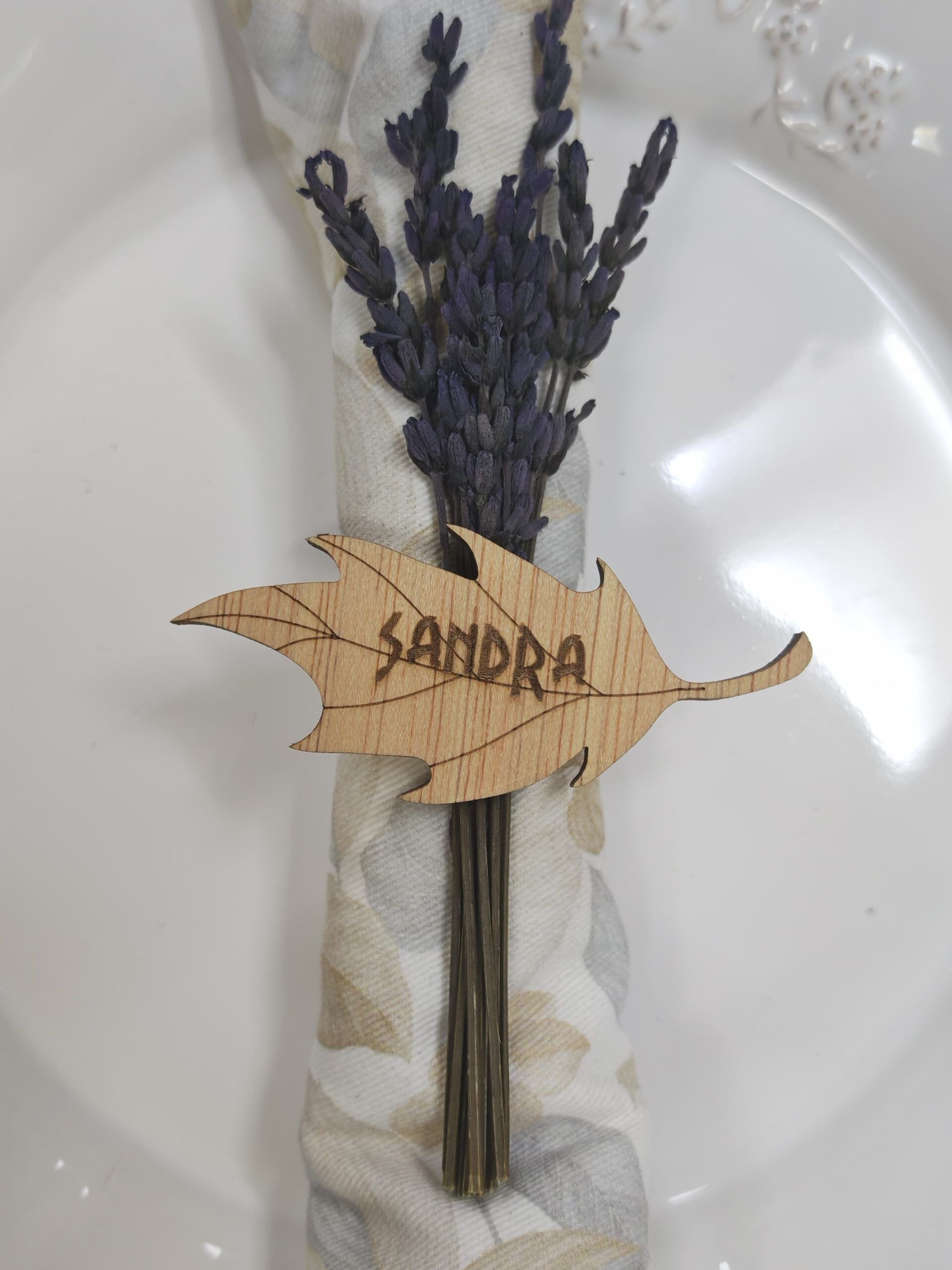 REGALOS BODA PARA INVITADOS MARCASITIOS MADERA POCAHONTAS PELICULA DISNEY HOJA